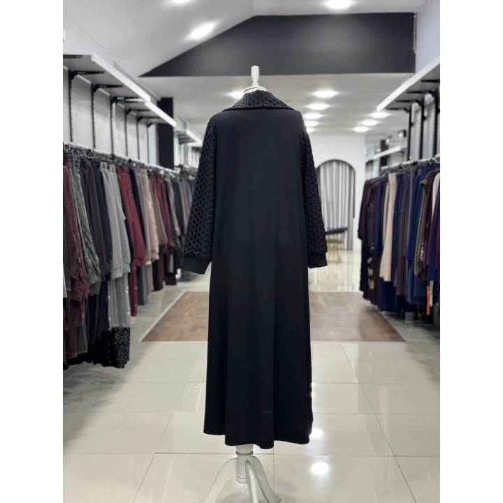 YAKA VE KOLLARI GÜPÜRLÜ KAP - Siyah