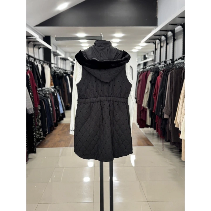 YAKASI ÇIKABİLEN KÜRKLÜ YELEK - Siyah