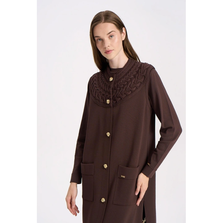 YAKASI SAÇ ÖRGÜLÜ YELEK - Kahverengi