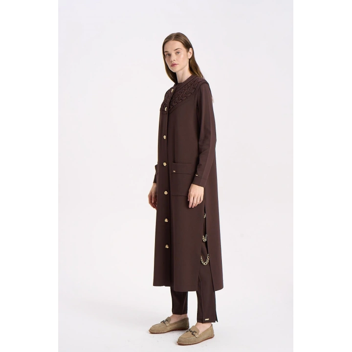 YAKASI SAÇ ÖRGÜLÜ YELEK - Kahverengi