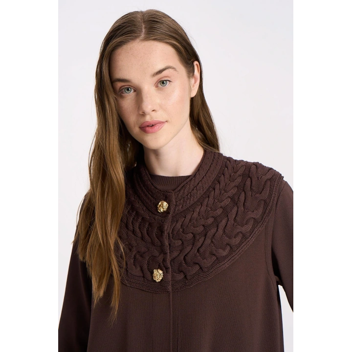 YAKASI SAÇ ÖRGÜLÜ YELEK - Kahverengi