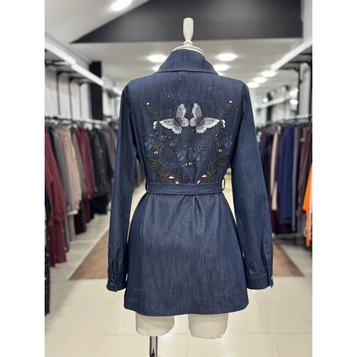 YAKASI VE SIRTI KELEBEK DESEN İŞLEMELİ KAP - Lacivert