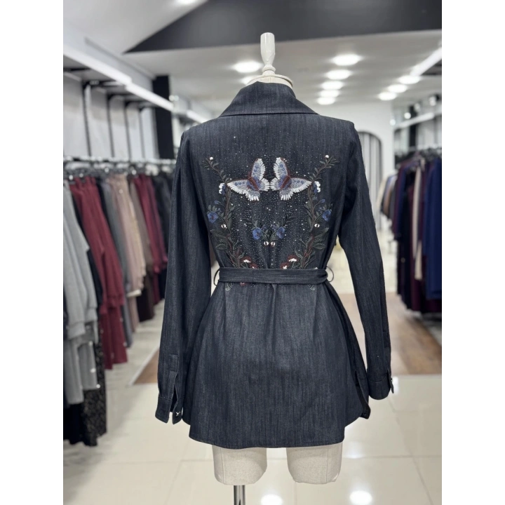 YAKASI VE SIRTI KELEBEK DESEN İŞLEMELİ KAP - Siyah