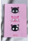 Konuşan Ajanda 17x24 Üç Kedi Tasarımlı Stickerlı Tarihsiz Haftalık Planlayıcı Defter