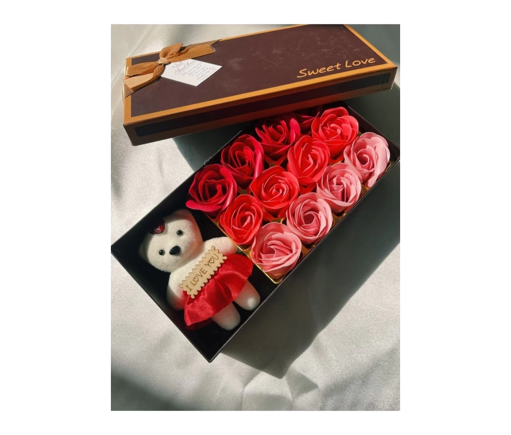 I Love You Yazılı Ayıcıklı Renkli Güllü Sweet Love Hediye Kutusu