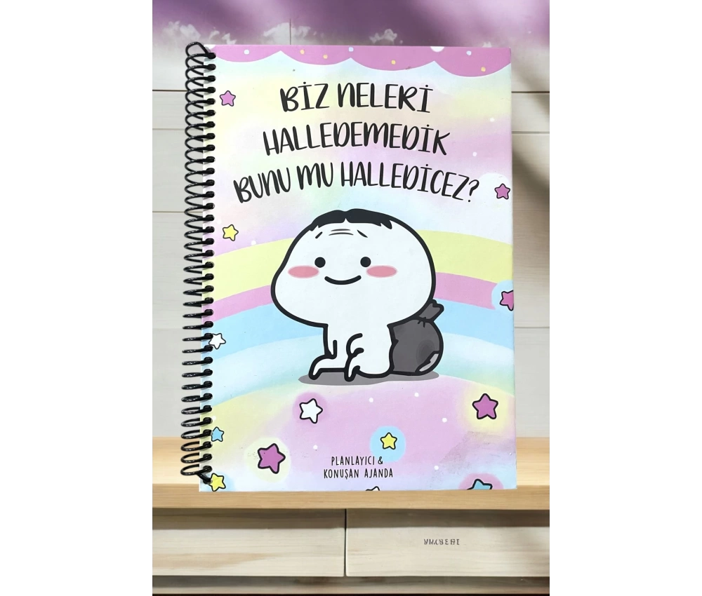Konuşan Ajanda 17x24 Biz Neleri Halledemedik Stickerlı Tarihsiz Haftalık Planlayıcı