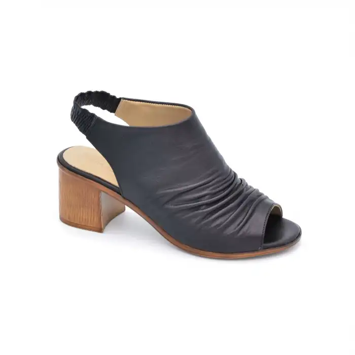 609 İZZ Hakiki Deri Bayan Sandalet Siyah