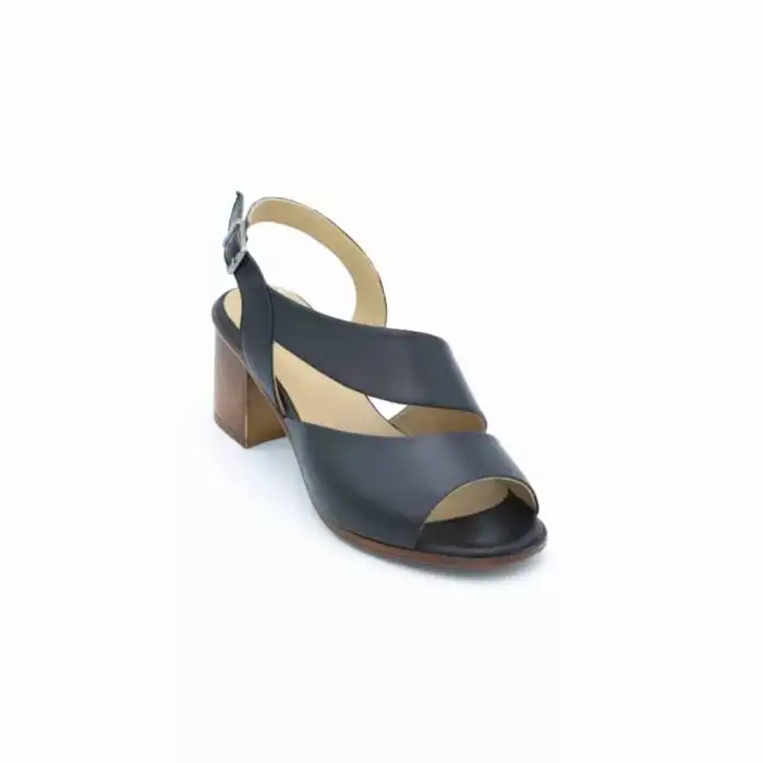 632 İZZ Hakiki Deri Bayan Sandalet Siyah