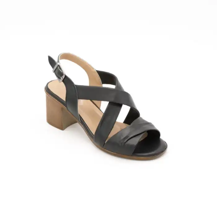 635 İZZ Hakiki Deri Bayan Sandalet Siyah