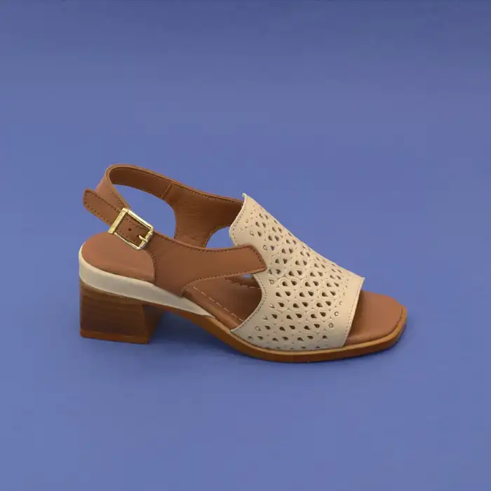 İZZ 12104-1 Hakiki Deri Bayan Sandalet 6 cm Bej