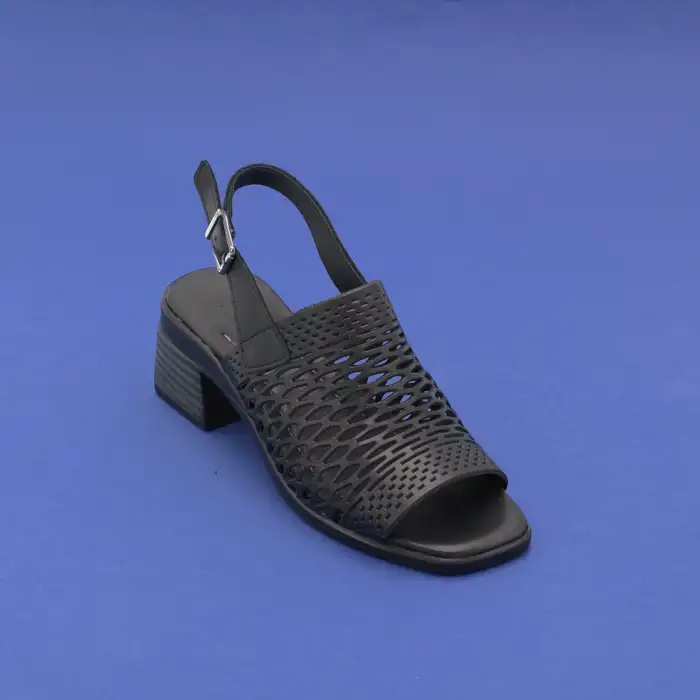 İZZ 12105 Hakiki Deri Bayan Sandalet 6 cm Siyah