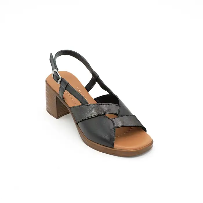 İZZ 13106 Hakiki Deri Bayan Sandalet 6 cm Siyah