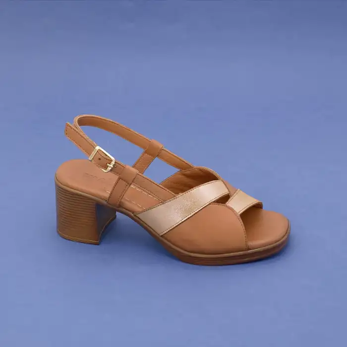 İZZ 13106 Hakiki Deri Bayan Sandalet 6 cm Taba