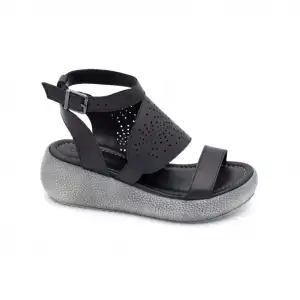 807 İZZ Hakiki Deri Bayan Sandalet Siyah