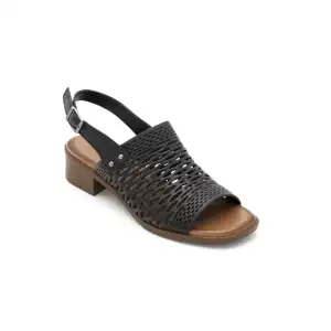 6001 İZZ Hakiki Deri Bayan Sandalet Siyah
