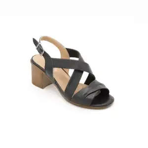 635 İZZ Hakiki Deri Bayan Sandalet Siyah