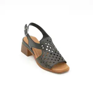 İZZ 12104 Hakiki Deri Bayan Sandalet 6 cm Siyah