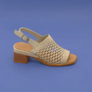 İZZ 12105 Hakiki Deri Bayan Sandalet 6 cm Bej