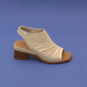 İZZ 12114 Hakiki Deri Bayan Sandalet 6 cm Bej