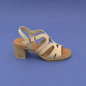 İZZ 13134 Hakiki Deri Bayan Sandalet 6 cm Bej