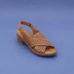 İZZ 9502 Hakiki Deri Bayan Sandalet 4cm Taba