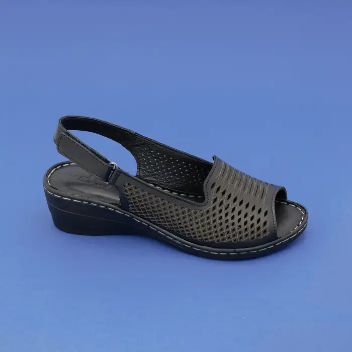 435 İZZ Hakiki Deri Bayan Sandalet Siyah