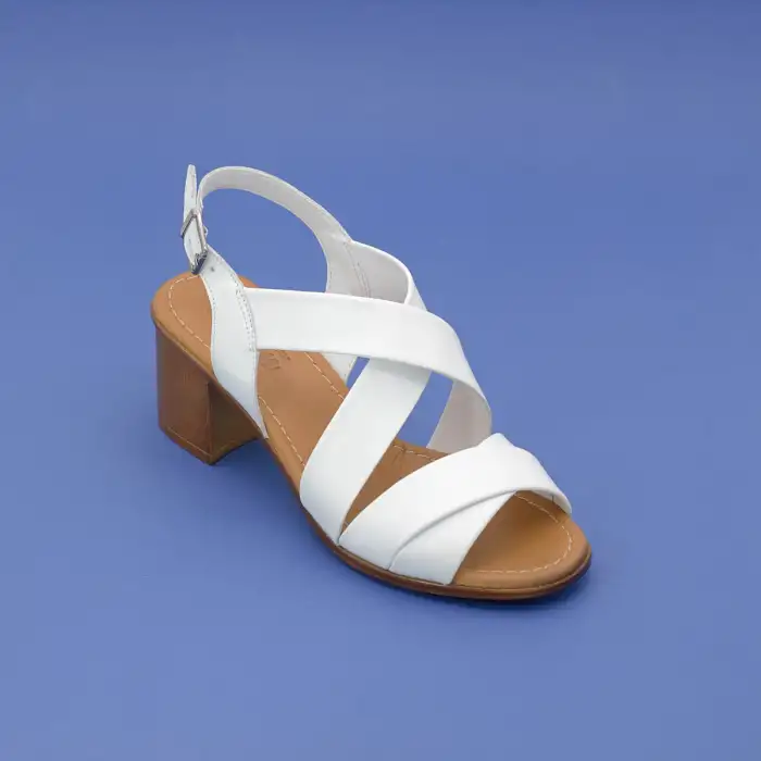 635 IZZ Hakiki Deri Bayan Sandalet Beyaz