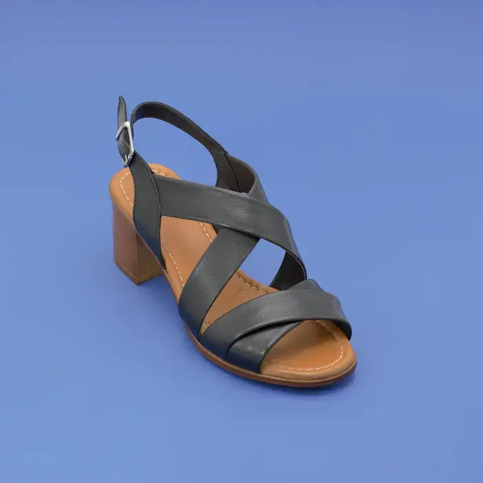 635 İZZ Hakiki Deri Bayan Sandalet Siyah