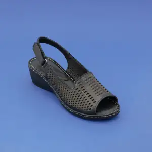 435 İZZ Hakiki Deri Bayan Sandalet Siyah