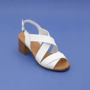 635 IZZ Hakiki Deri Bayan Sandalet Beyaz