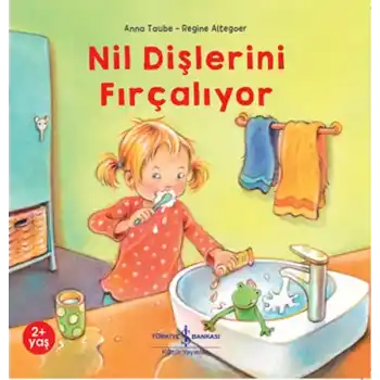 Nil Dişlerini Fırçalıyor