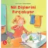 Nil Dişlerini Fırçalıyor