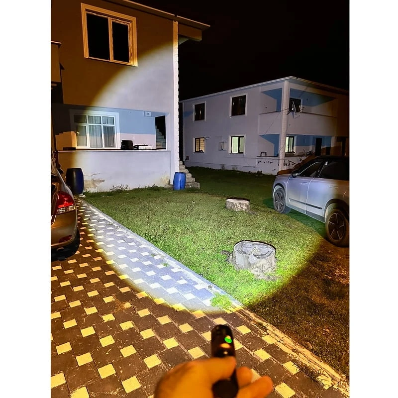 20W Yüksek Zoom Özellikli 1000 Lümen Şarjlı Profesyonel Zoomlu El Feneri