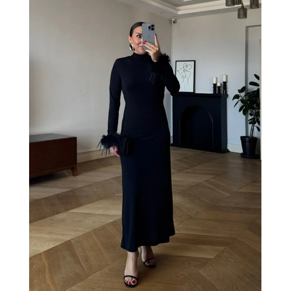 Kadın Uzun Kollu Balıkçı Yaka Kol Ağzı Tüy Detaylı Uzun Krep Elbise