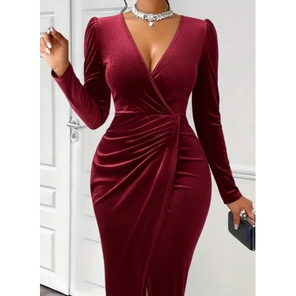 Kadın Uzun Kollu Kruvaze Yaka önünden çapraz Detaylı Uzun Kadife Elbise