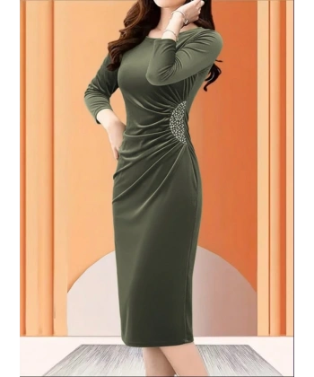 Kadın Uzun Kollu Bot Yaka Yanı Taş Detaylı Midi Kadife Elbise