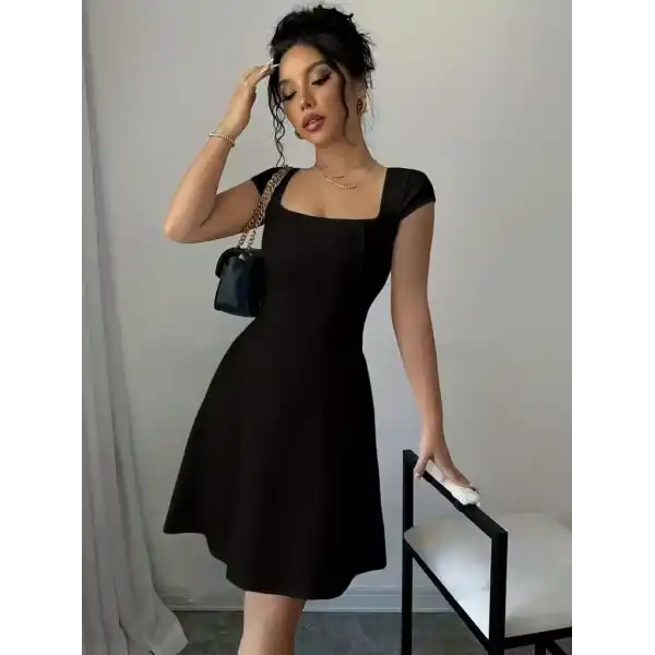 Kadın Kısa Kollu Kare Yakalı Kısa Ithal Krep Elbise