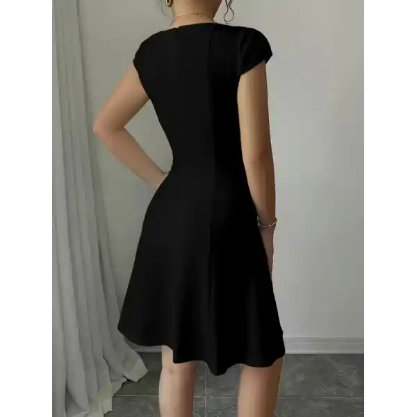 Kadın Kısa Kollu Kare Yakalı Kısa Ithal Krep Elbise