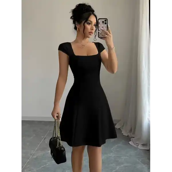 Kadın Kısa Kollu Kare Yakalı Kısa Ithal Krep Elbise