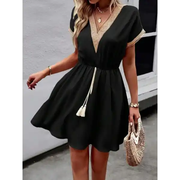 Kadın Kısa Kollu V Yakalı Belinde Bağcıklı Viskon Elbise