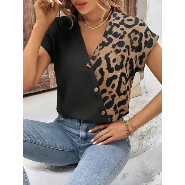 Kadın Kısa Kollu V Yakalı önden Düğmeli Leopar Desen Detaylı Viskon Bluz