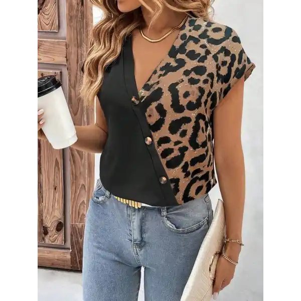 Kadın Kısa Kollu V Yakalı önden Düğmeli Leopar Desen Detaylı Viskon Bluz