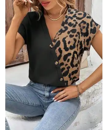 Kadın Kısa Kollu V Yakalı önden Düğmeli Leopar Desen Detaylı Viskon Bluz
