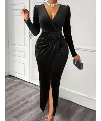 Kadın Uzun Kollu Kruvaze Yaka önünden çapraz Detaylı Uzun Kadife Elbise