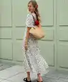 Kadın Kısa Kollu V Yakalı Yandan Yırtmaçlı çiçek Desenli Midi Süprem Elbise