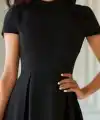 Kadın Kısa Kollu Yarı Balıkçı Yaka Pileli Janjan Krep Midi Elbise
