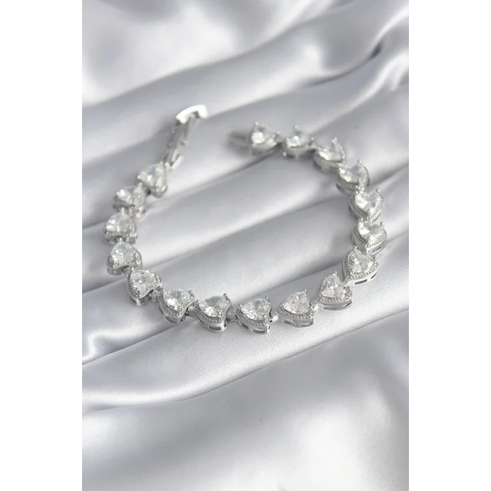 Pirinç Gümüş Renk Zirkon Taşlı Kalp Model VIP Seri Kadın Bileklik