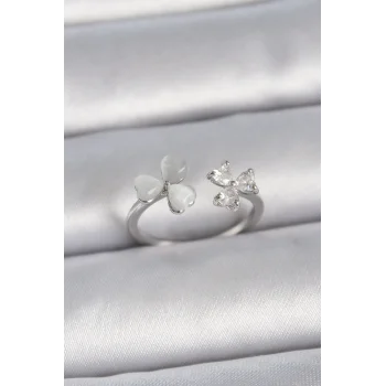 Pirinç Gümüş Renk Ayarlanabilir Zirkon Taşlı Beyaz Mineli Kalp Model Kadın Yüzük