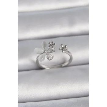 Pirinç Gümüş Renk Ayarlanabilir Zirkon Taşlı Beyaz Mineli Yaprak Model Kadın Yüzük
