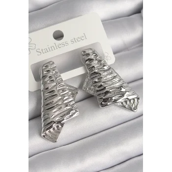 Pirinç Gümüş Renk İşleme Detaylı Katlanmış Kare Plaka Model Kadın Küpe